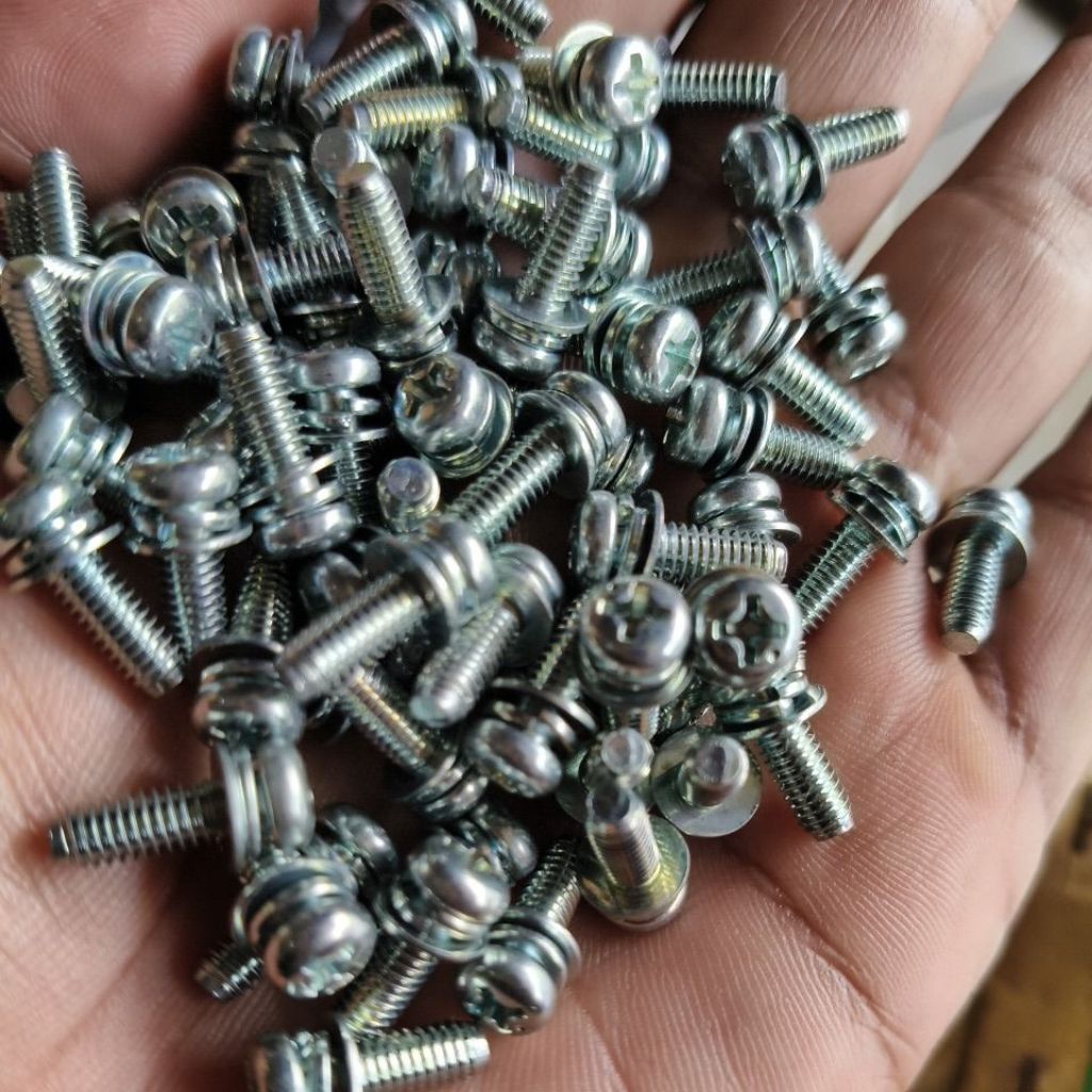 Baut M4 x 12, drat halus, Anti karat