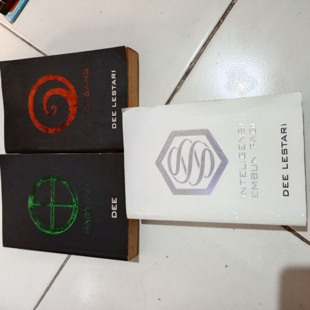 Novel Bekas Inteligensi Embun Pagi, Partikel, Gelombang. Dee Lestari Penerbit Bentang