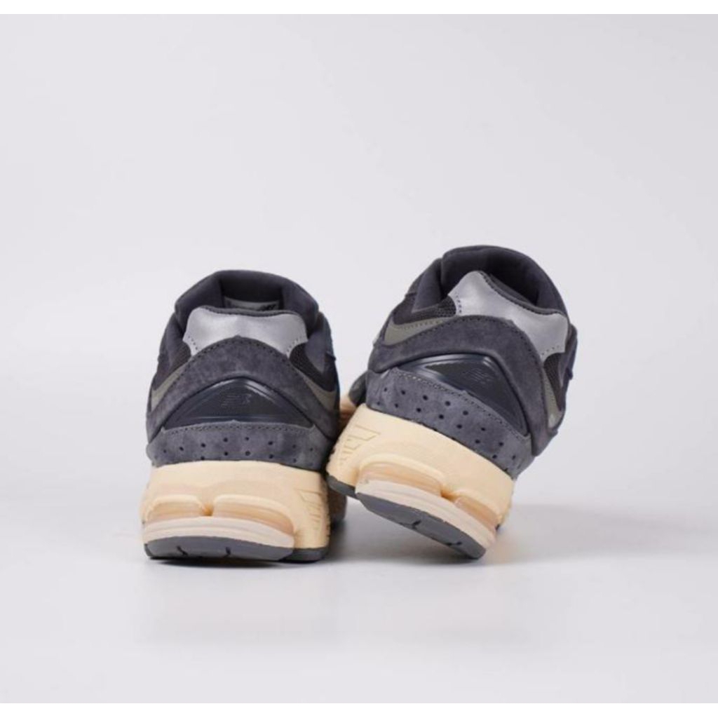 Sneakers 2002R Dark Grey Vintage