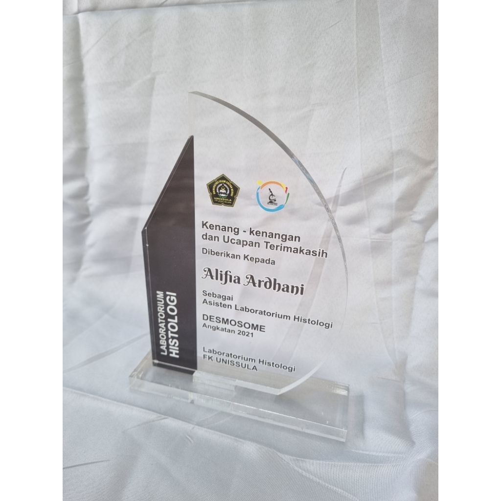 Plakat Akrilik tebal 5mm Bentuk Custom