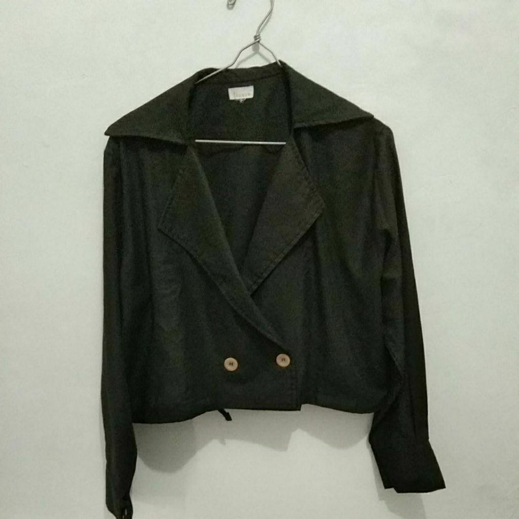 blazer crop wanita hitam