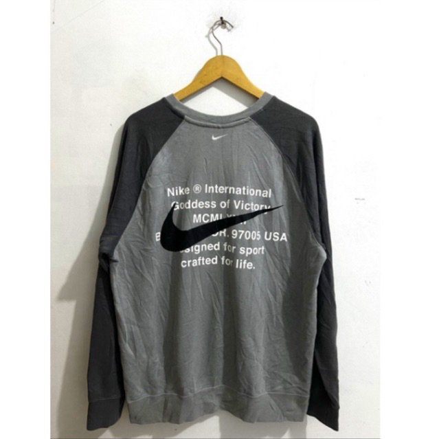 Crewneck “Nike International”