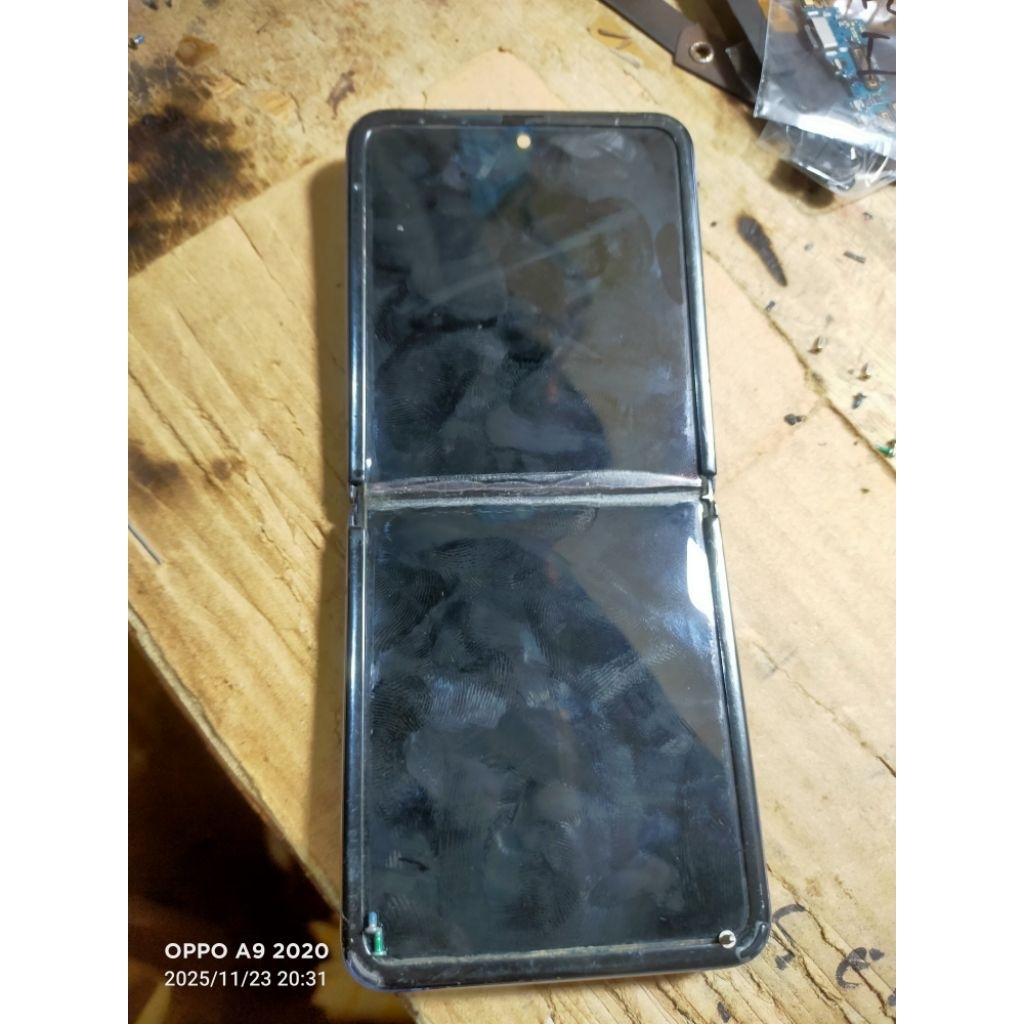 PRIME TATAKAN LCD _ BEZZEL _ BATREI _ FLEXIBEL Ui _ KABEL ANTENA _ SAMSUNG Z FLIP 1 (SM-F700F) ORIGI