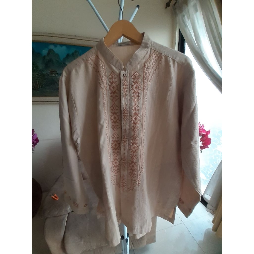 Baju Koko Pria Preloved Second Branded ' Kencana Bordir ' ( LD 120 P 75 )