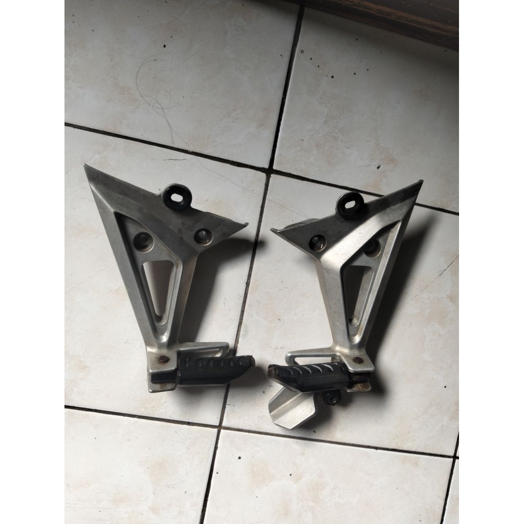 Foot step Revo fit fi, Revo injeksi. foot step belakang Revo fit injeksi original copotan