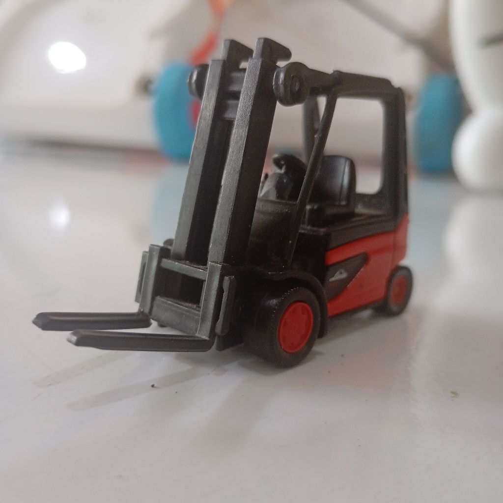 SIKU FORKLIFT TRUCK
