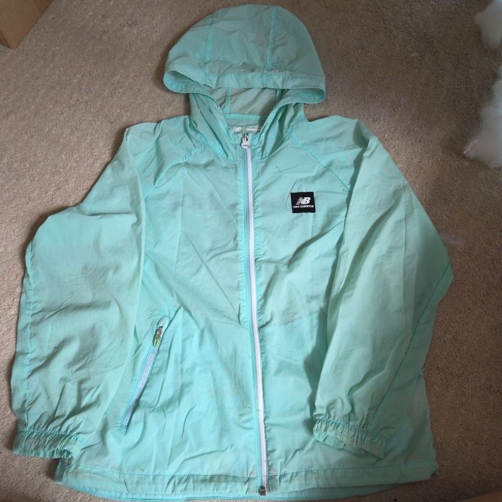 preloved jaket parasut running anak NB