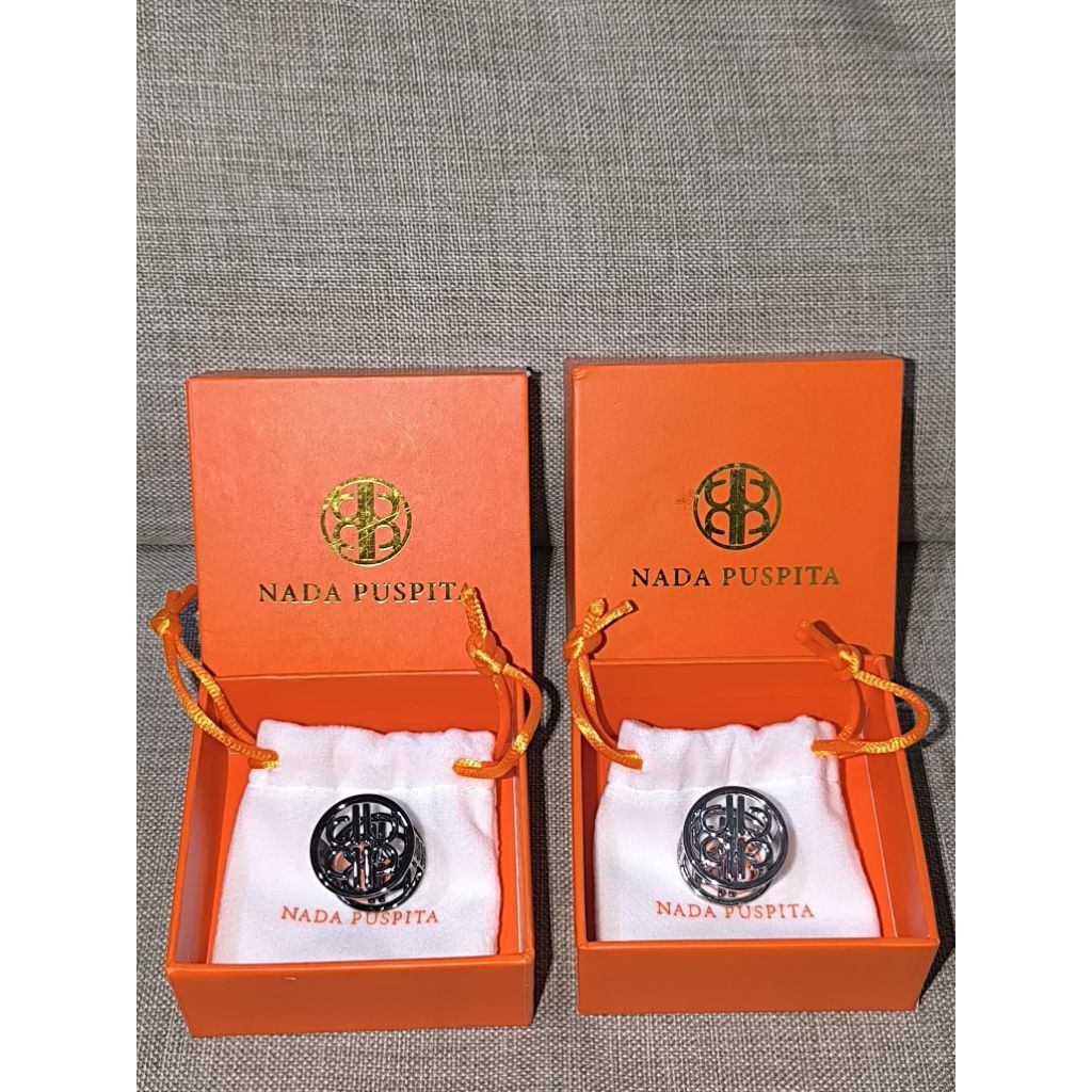 NADA PUSPITA - Vivetta Ring Brooch