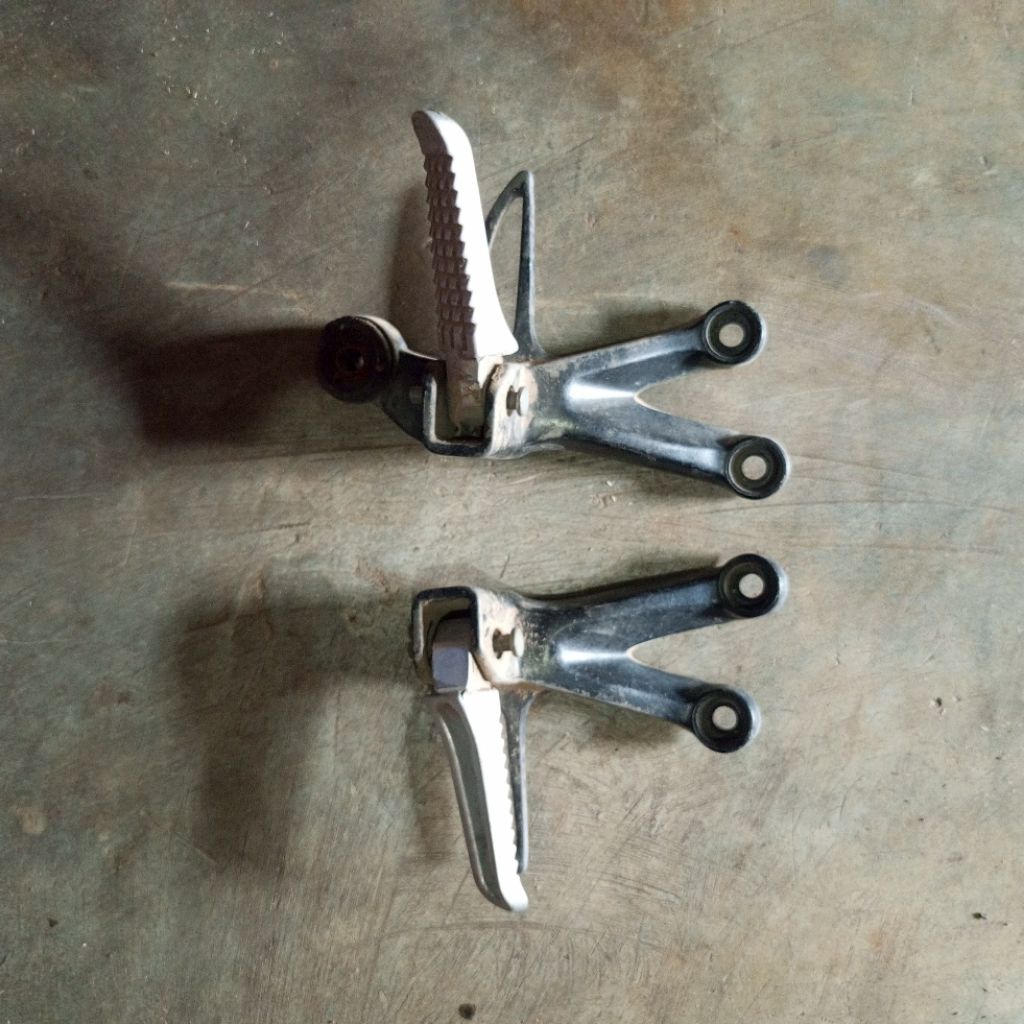 FOOTSTEP STEP PIJAKAN BELAKANG SUZUKI SATRIA FU ORIGINAL