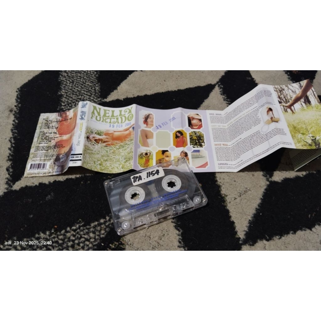 kaset pita nelly furtado / whoa nelly