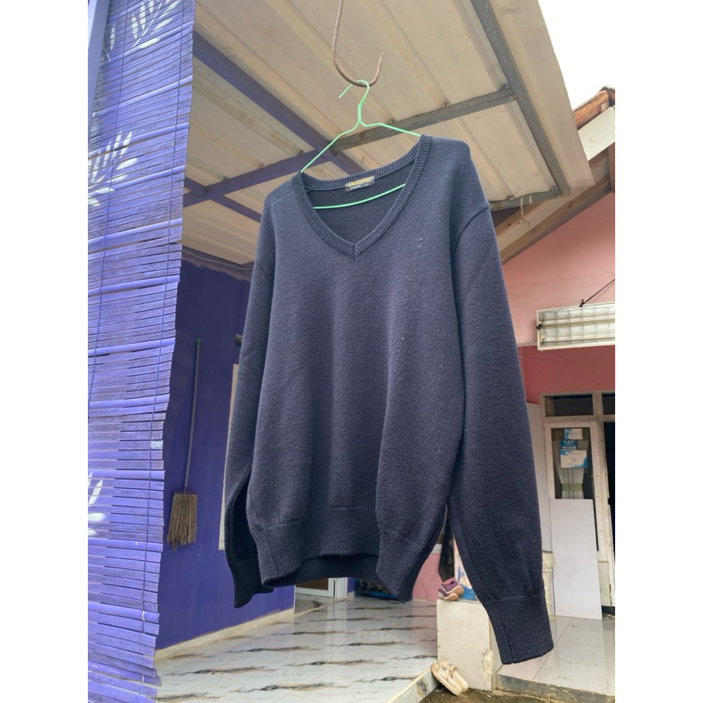 PRELOVED CREWNECK HITAM WANITA