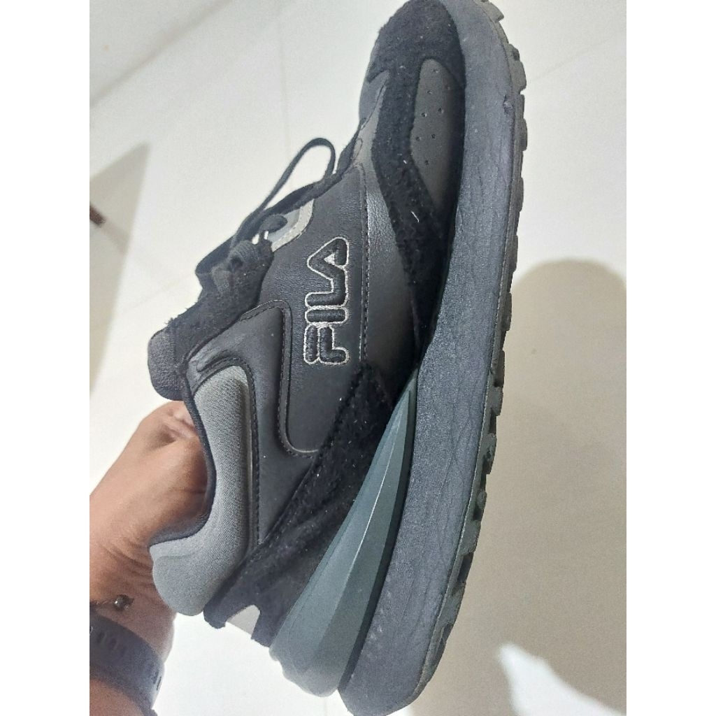 Sepatu fila jogger1s hitam abu