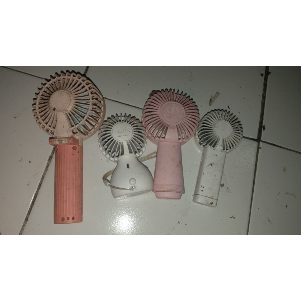 Kipas Angin Mini returan/Gambling Di Cas Masih Nyala murah
