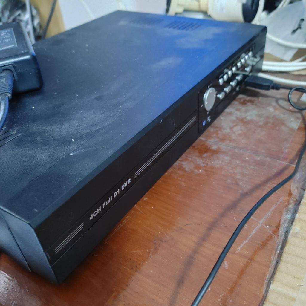 DVR jadul AVTECH KPD675ZC-C I 4 CHANNEL I CVBS 960H 960x576