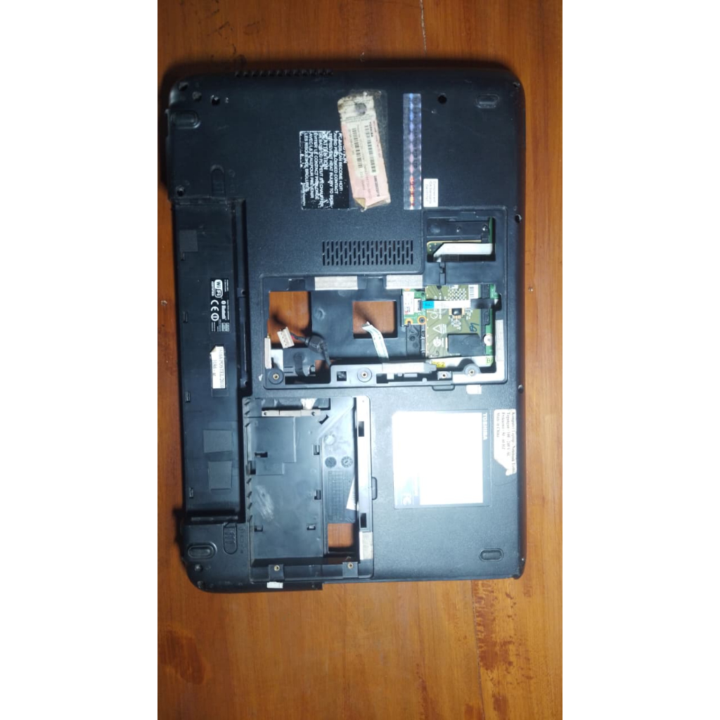 casing bawah TOSHIBA SATELITE L740