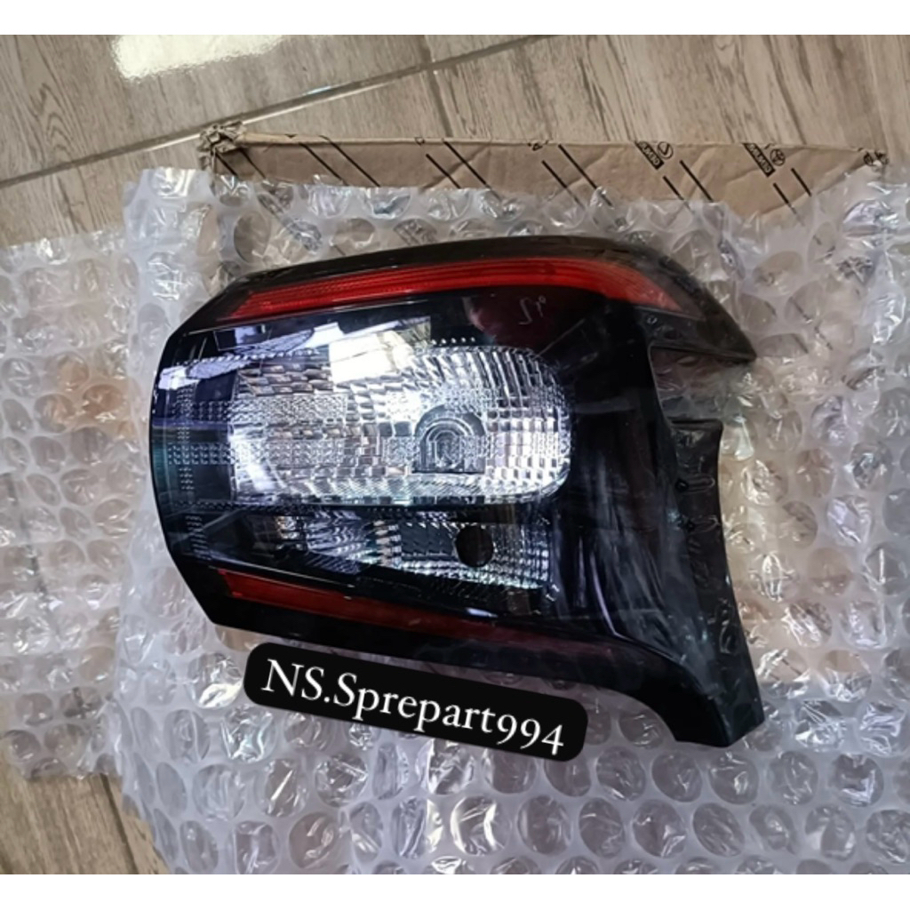 stoplamp lampu belakang sienta tipe q