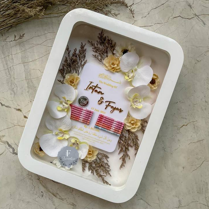 Mahar Akrilik 3D Bingkai Lengkung Putih