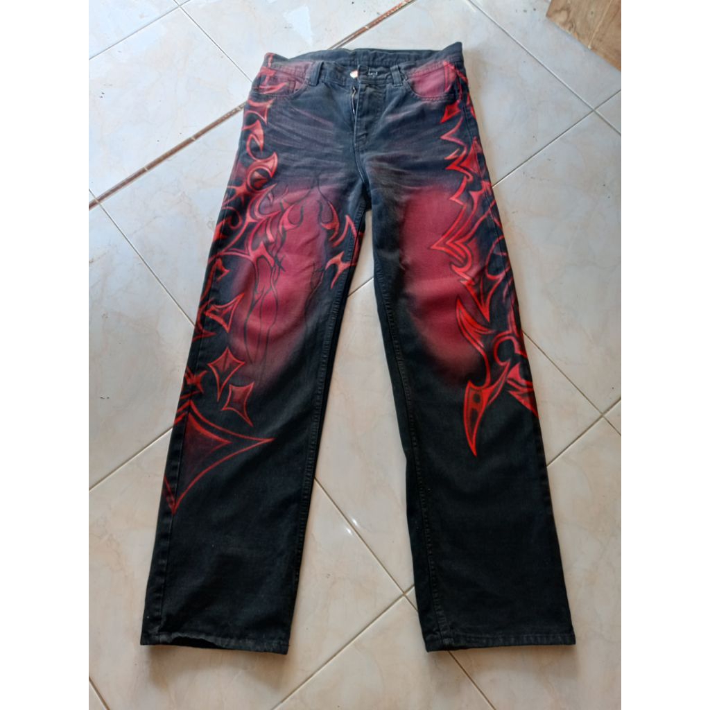 Jeans Custom Lukis Tribal Gothic Merah – Handmade Exclusive