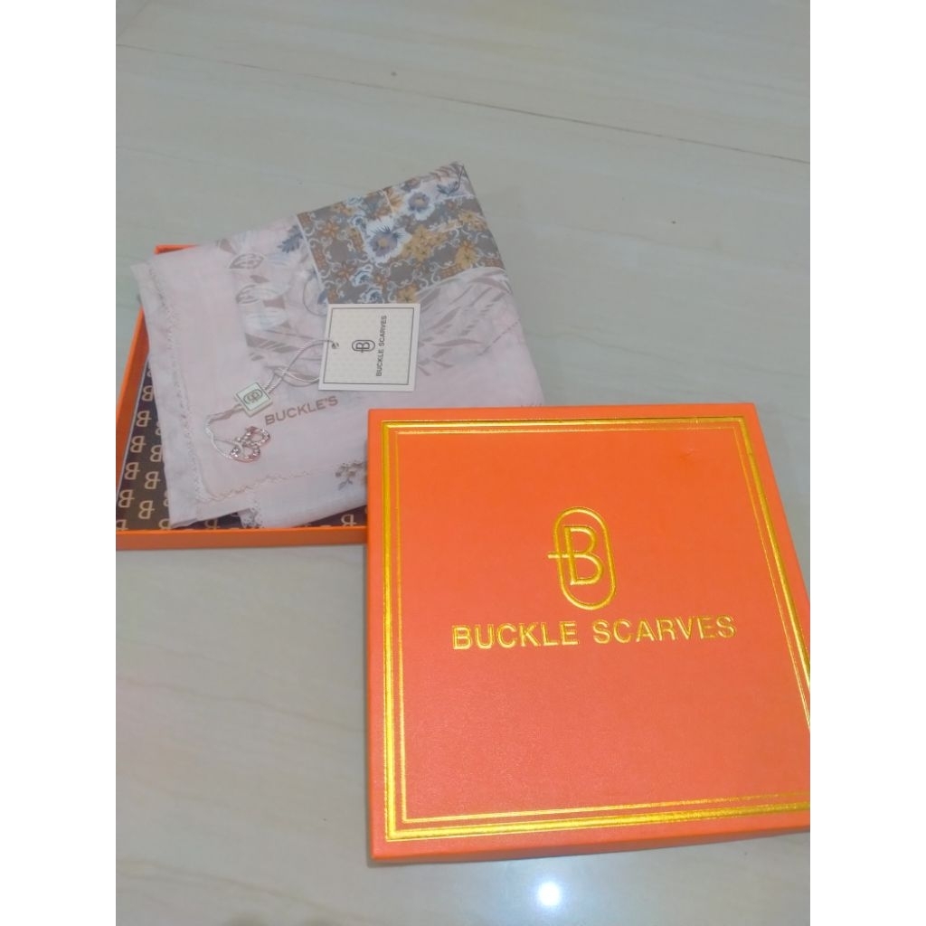 Buckle Scarves Box