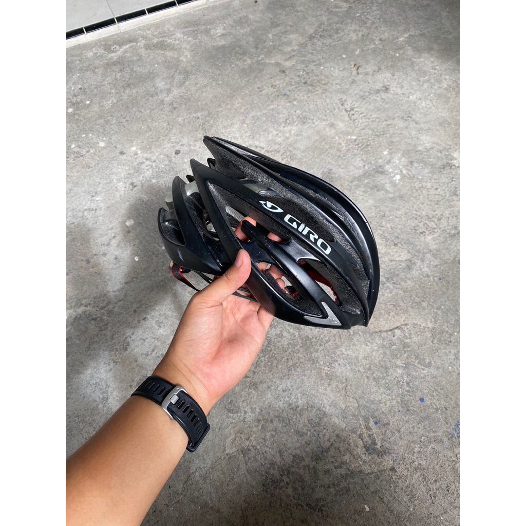 Helm sepeda giro aeon size m bekas