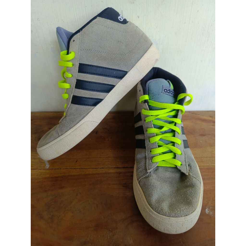Sepatu ADIDAS NEO LABEL MID "F38536" 42 - 26,5cm (Secondhand)