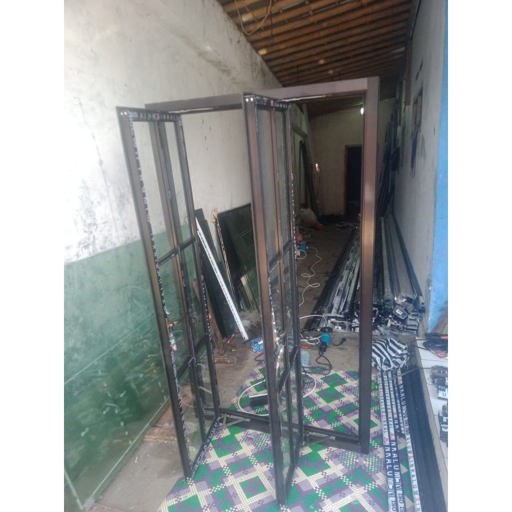 jendela 2 daun ornamen jungkit/swing T150 L135