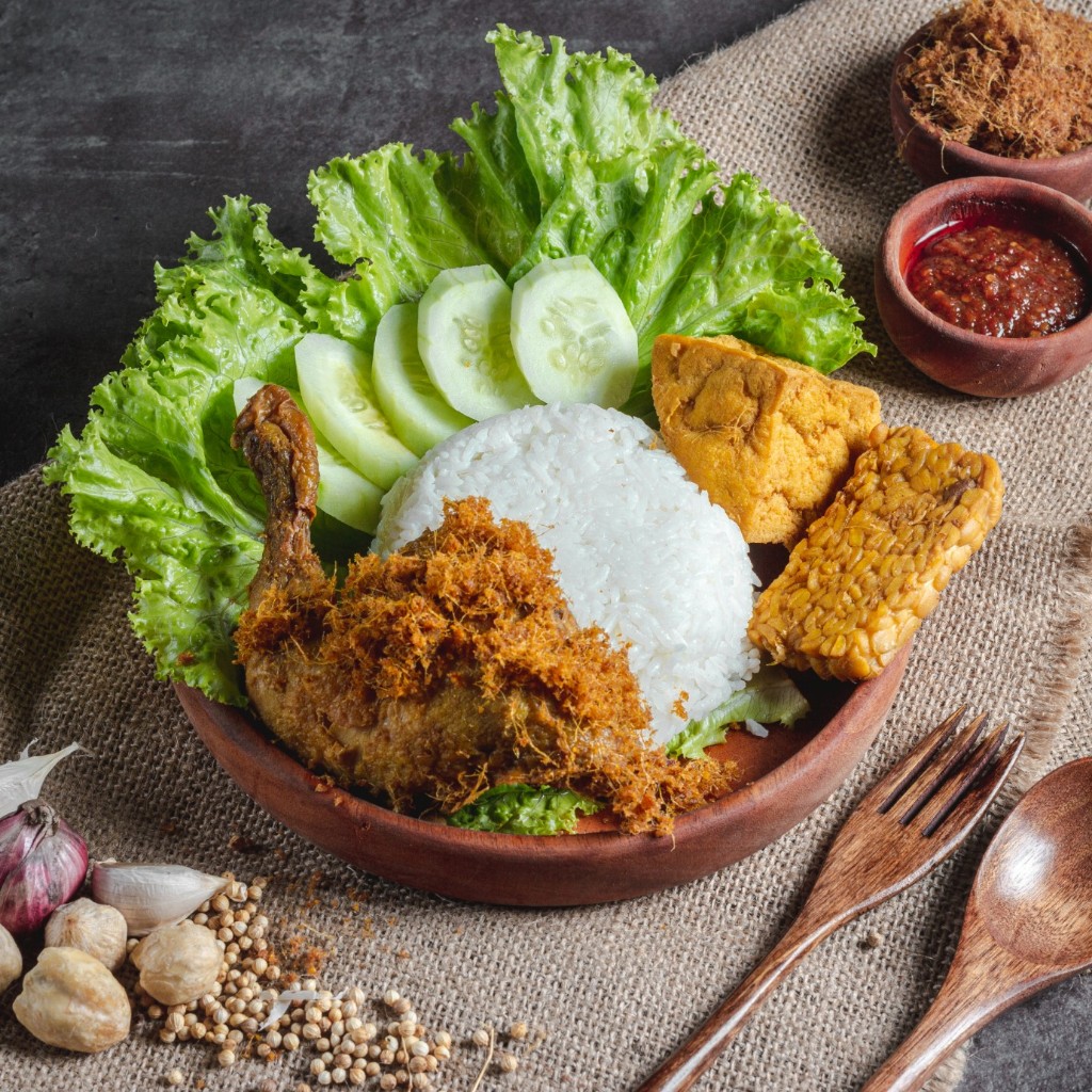Ayam kuning ungkep empuk bumbu lengkuas enak gurih