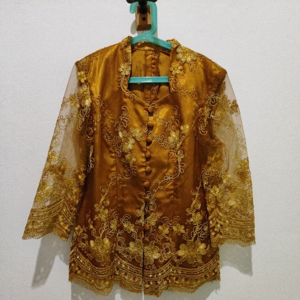 Preloved Set atasan dan rok pendek model Kebaya Gold