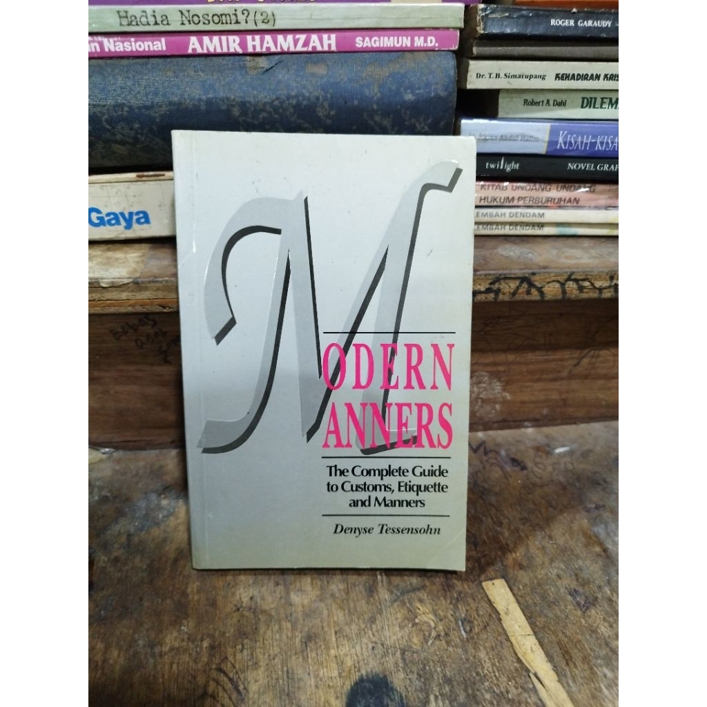Modern Manners : The Complete Guide To Customs, Etiquette and Manners - Denyse Tessensohn