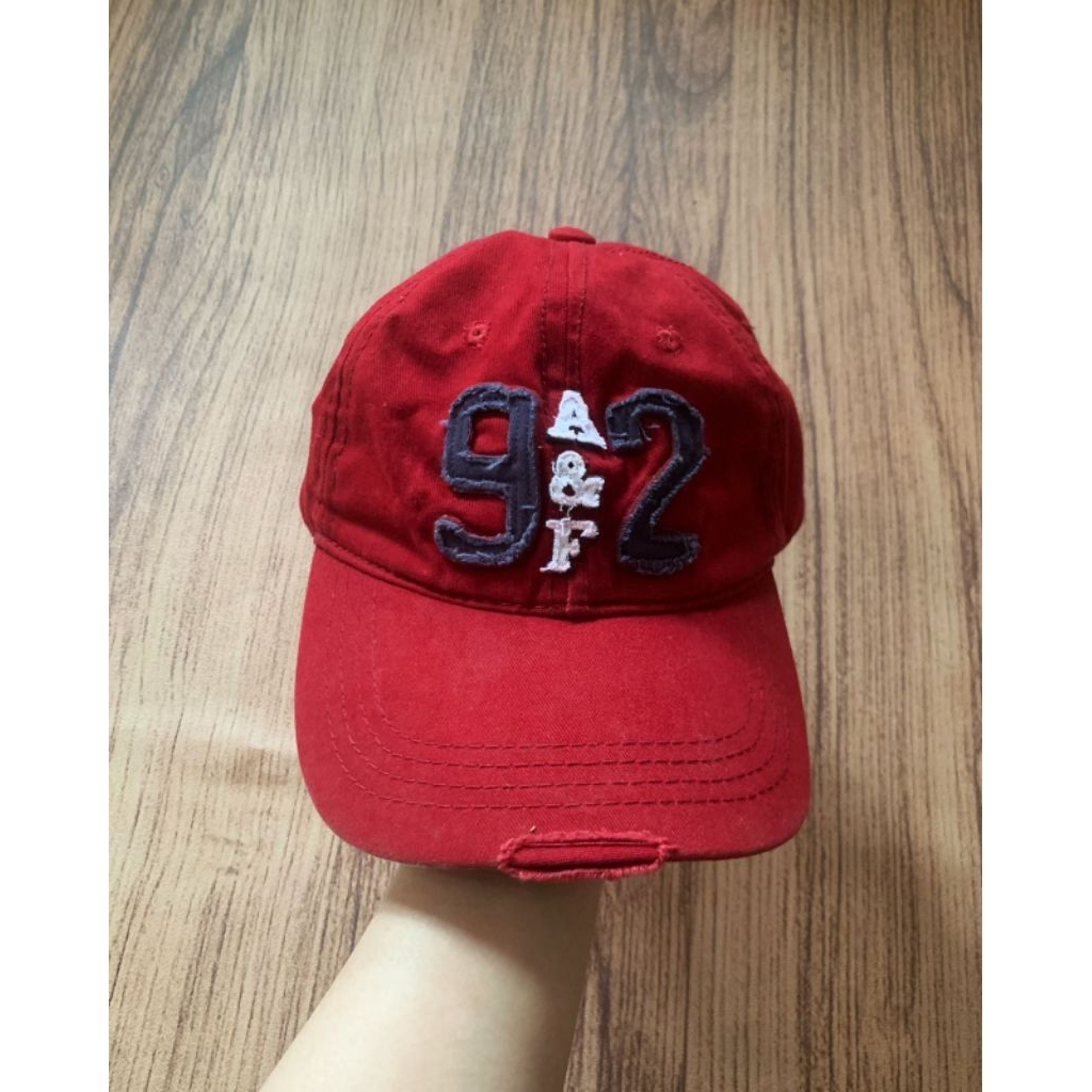 ABERCROMBIE & FITCH UNISEX BASEBALL CAP IN RED MAROON