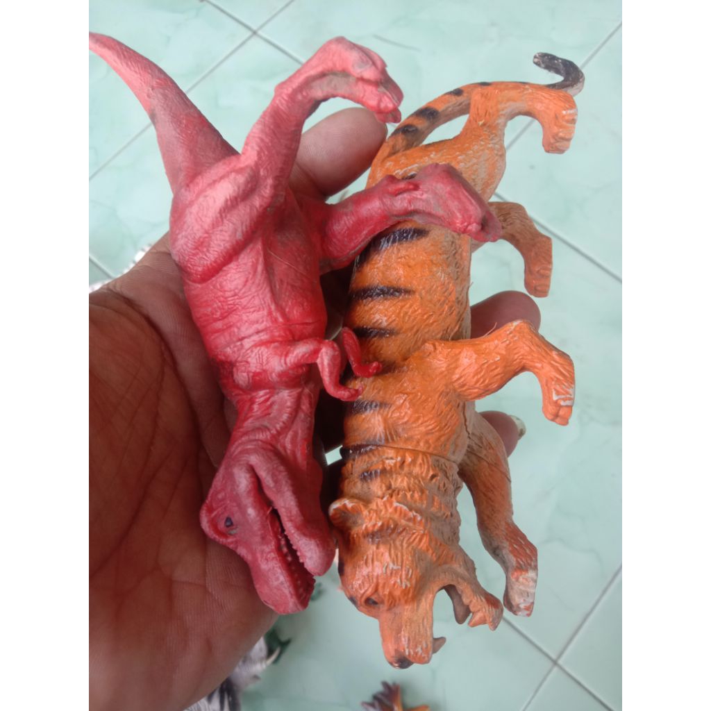 Mainan hewan campur dino  sudah bersih kiloan