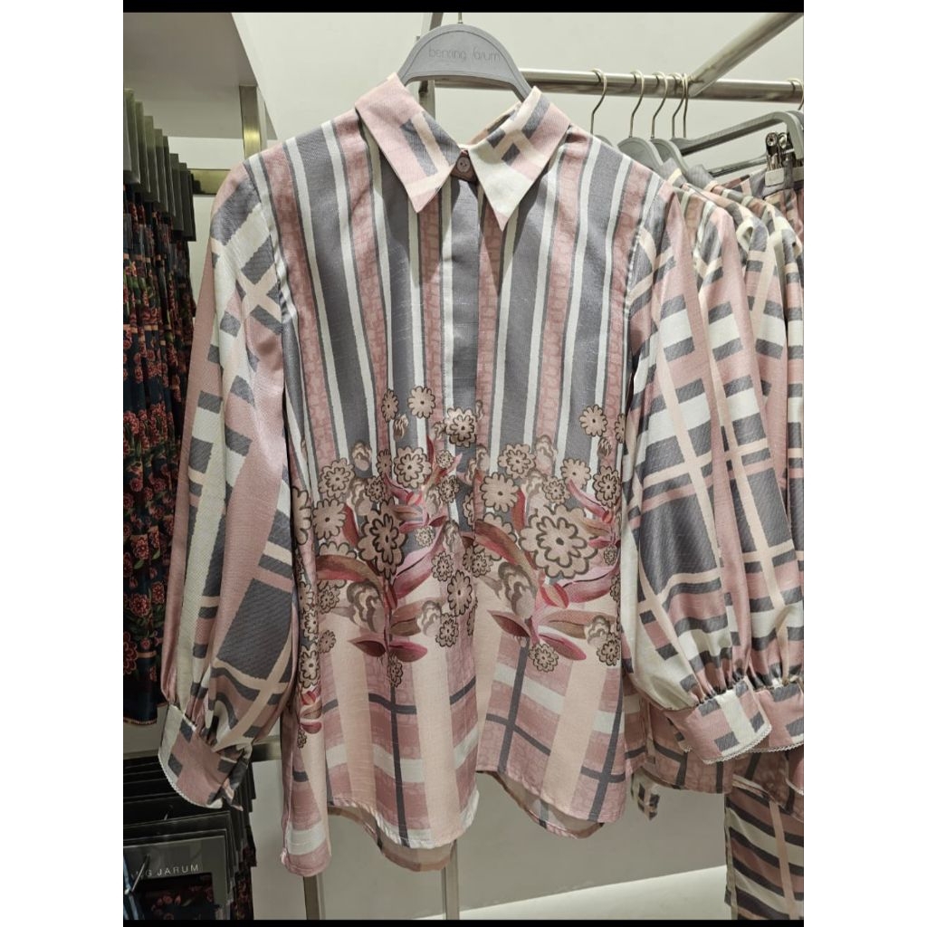 Benang jarum selena yoke shirt size S.