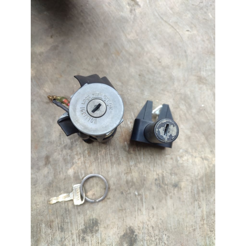 Kunci Kontak set Jok Vega ZR Original Copotan Motor