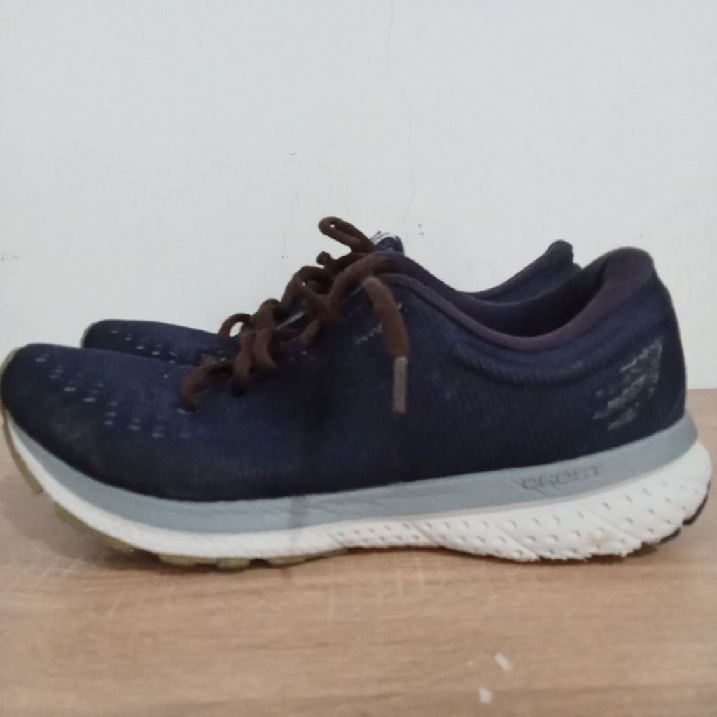 Sepatu Brooks ghost 13