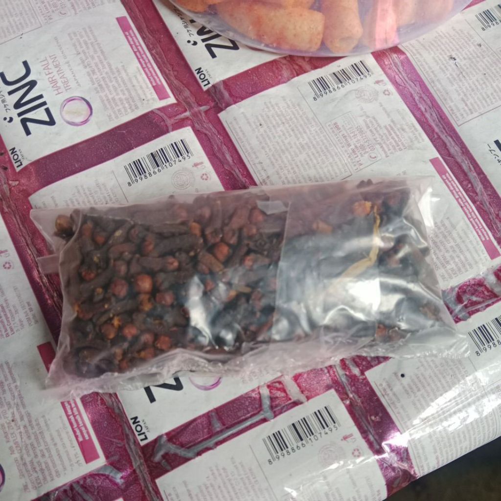 Cengkeh kering untuk bumbu dapur atau bumbu rokok