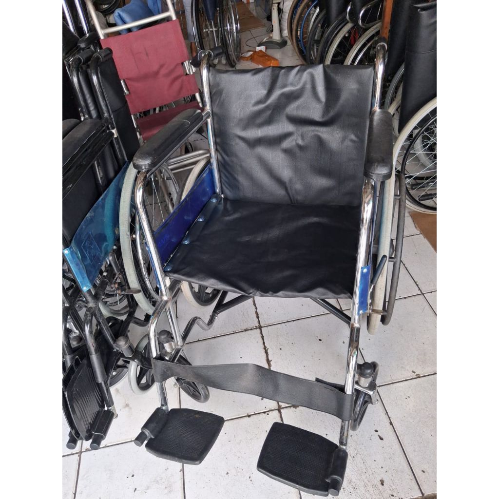 KURSI RODA BEKAS KURSI RODA MEDIS SEKEN MODEL RACING TINGAL PAKAI UDAH DI SERVIS KURSI RODA TERMURAH