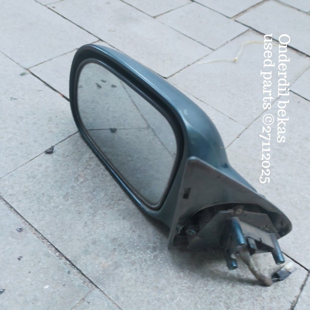 spion kiri Suzuki Esteem