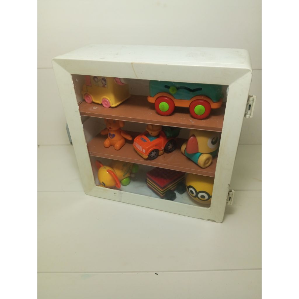 mainan pajangan dinding