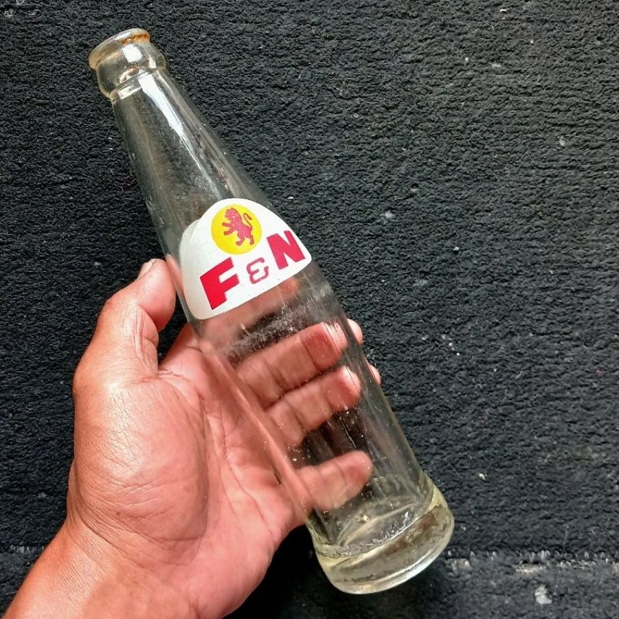 Koleksi Botol Minuman Jadul F&N 1970an