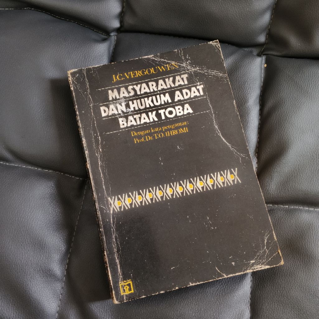 MASYARAKAT DAN HUKUM ADAT BATAK TOBA - J. C. VERGOUWEN