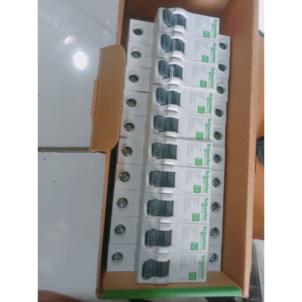 mcb Schneider c2 original / 450 watt