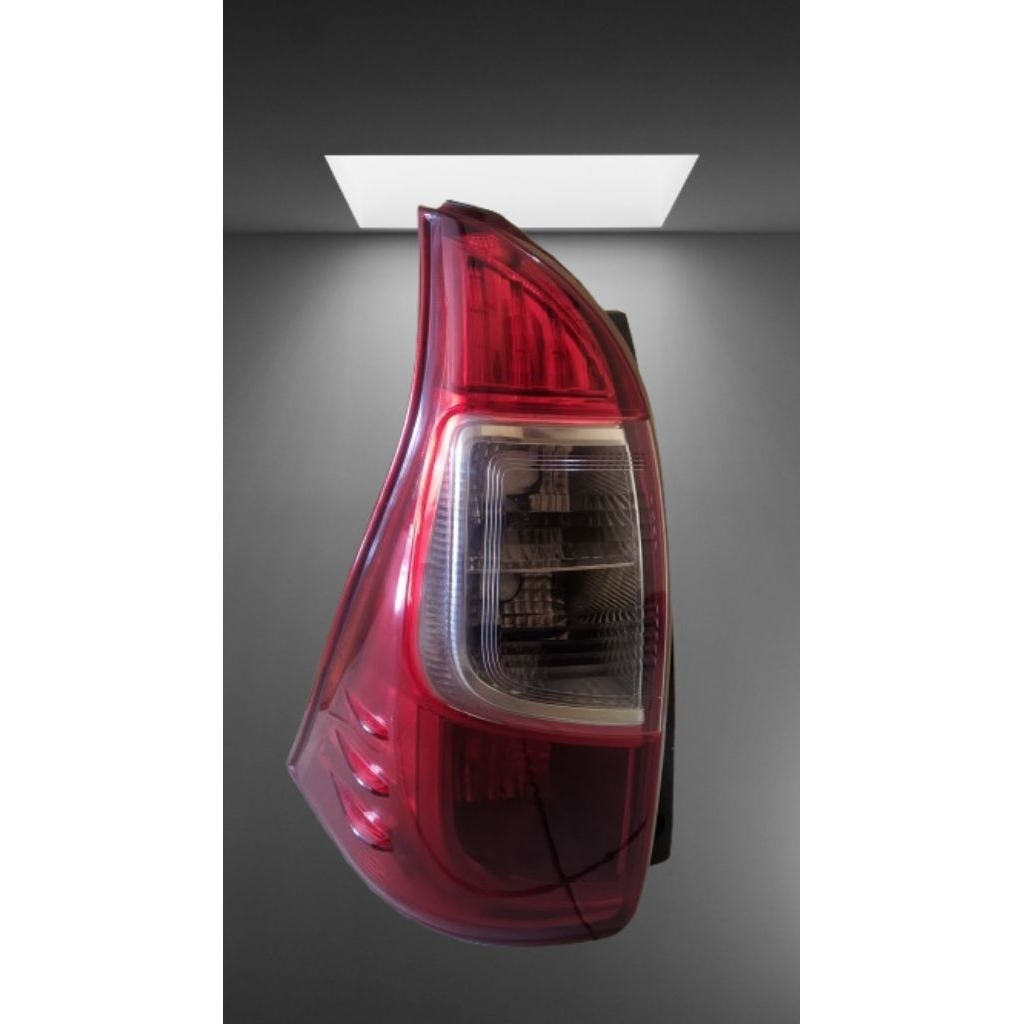 lampubelakang/stoplamp AVANZA VELOZ 2016, 2017,2018 bagian kiri