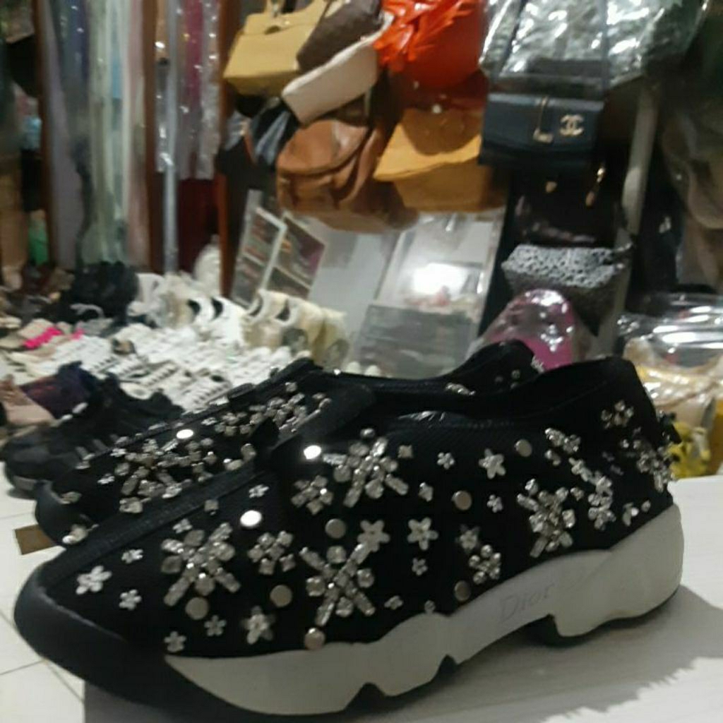 sepatu wanita olah raga