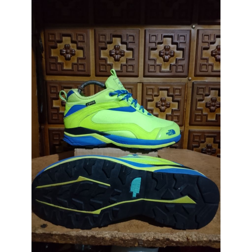 sepatu second TNF goretex size38
