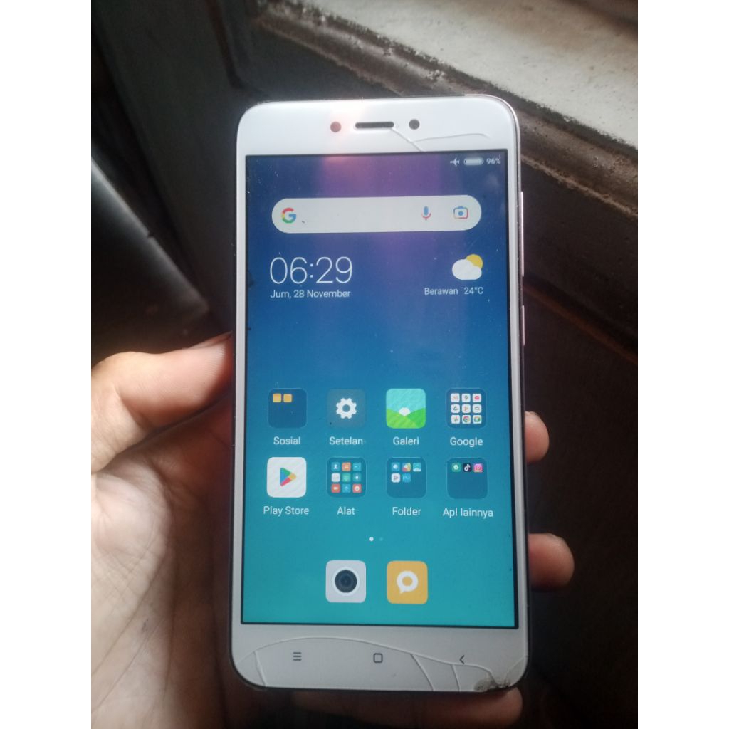 Hp Bekas Redmi 5A Minus Retak Lcd Bayang Ram 2GB