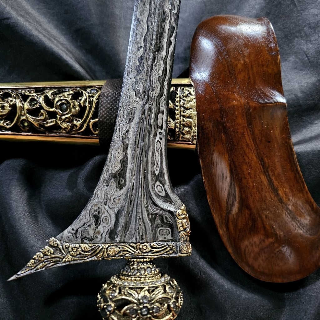 Keris Jalak Sangu Tumpeng Kinatah Makoro Sepuh Emas Pamor Wengkon Beras Wutah