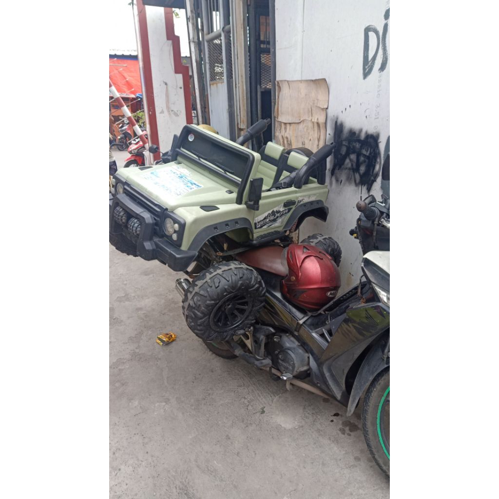 mobil aki anak Jeep Rocky sahara