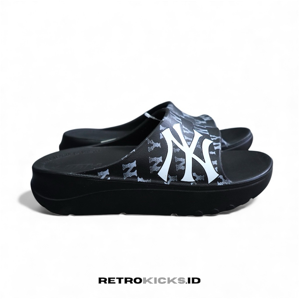 MLB CHUNKY SLIDE CLASSIC MONOGRAM