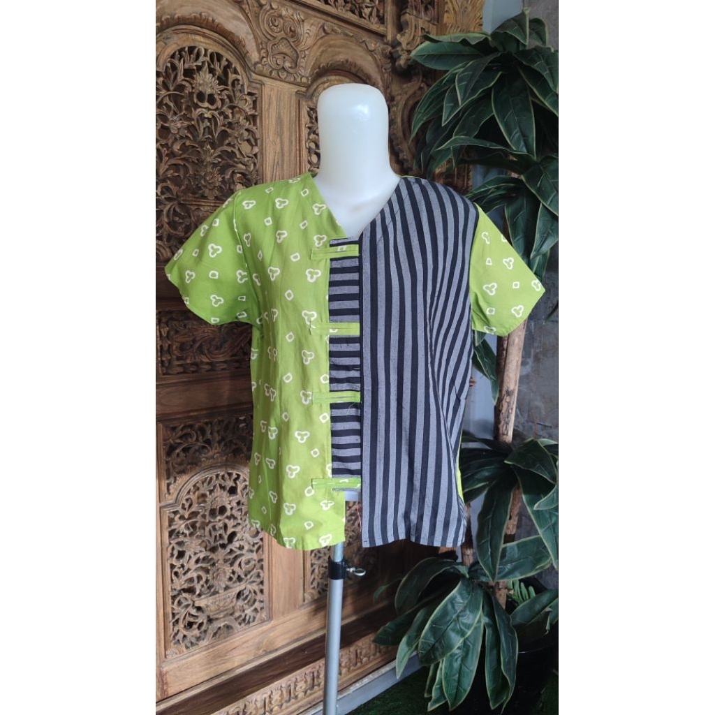 Atasan Batik Wanita Lengan Pendek