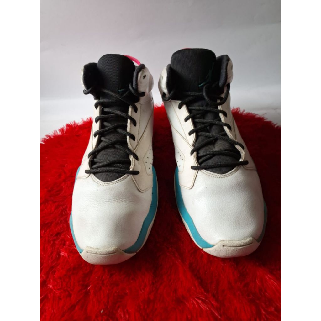 Sepatu Basket Sepatu Basket Jordan lifft off "south beach" Ukuran 45